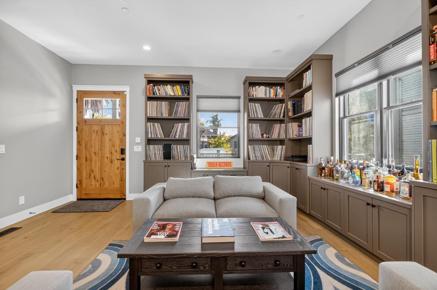 Sacramento, California, 95816, United States, 3 Bedrooms Bedrooms, ,5 BathroomsBathrooms,Residential,For Sale,1978117