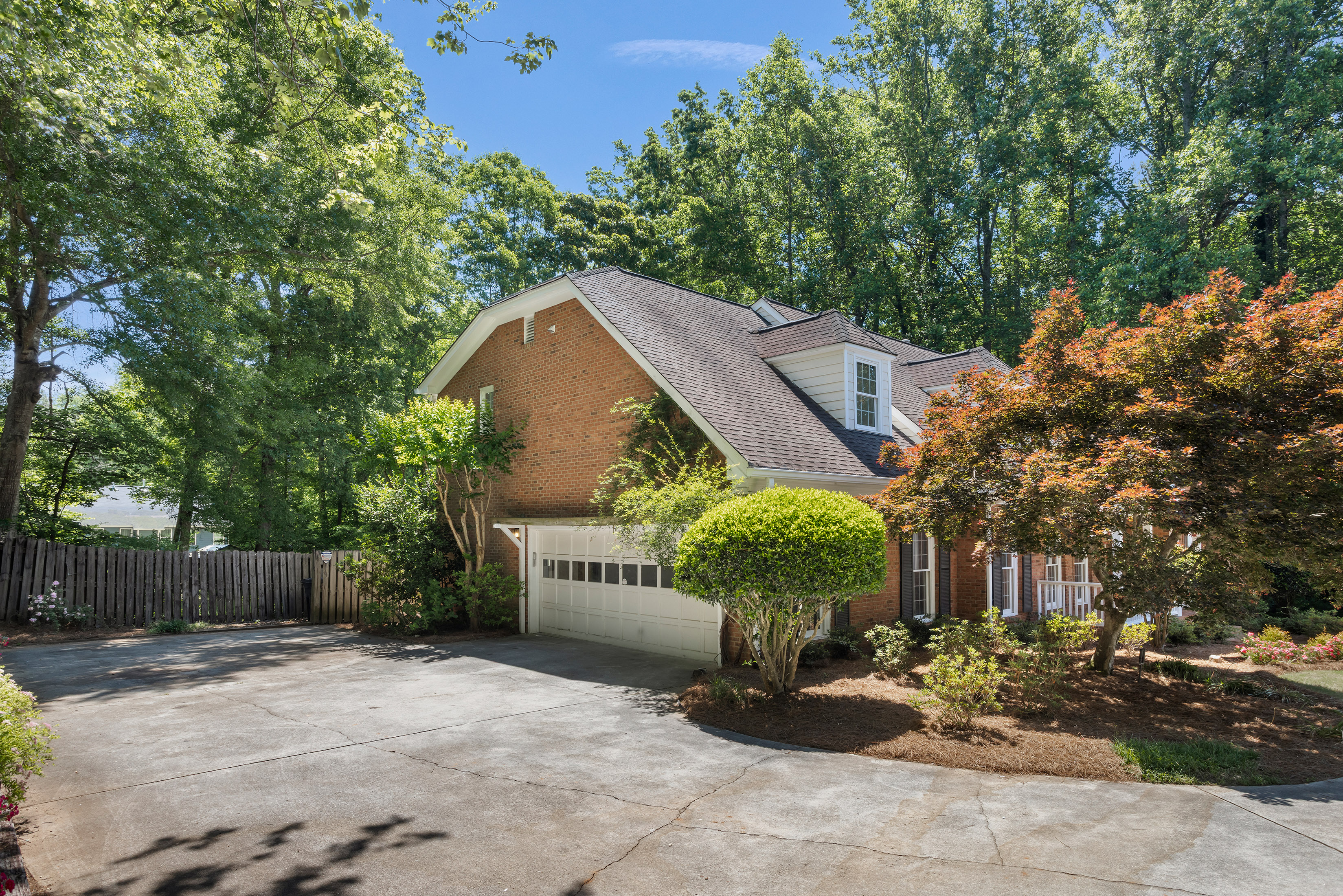  Custom-Built Brick Home with Saltwater Pool in Conyers - 物件實景