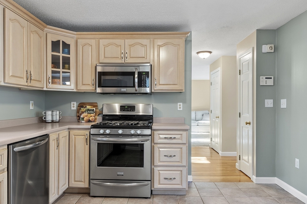 Dracut, Massachusetts, 01826, United States, 3 Bedrooms Bedrooms, ,2 BathroomsBathrooms,Residential,For Sale,1988134