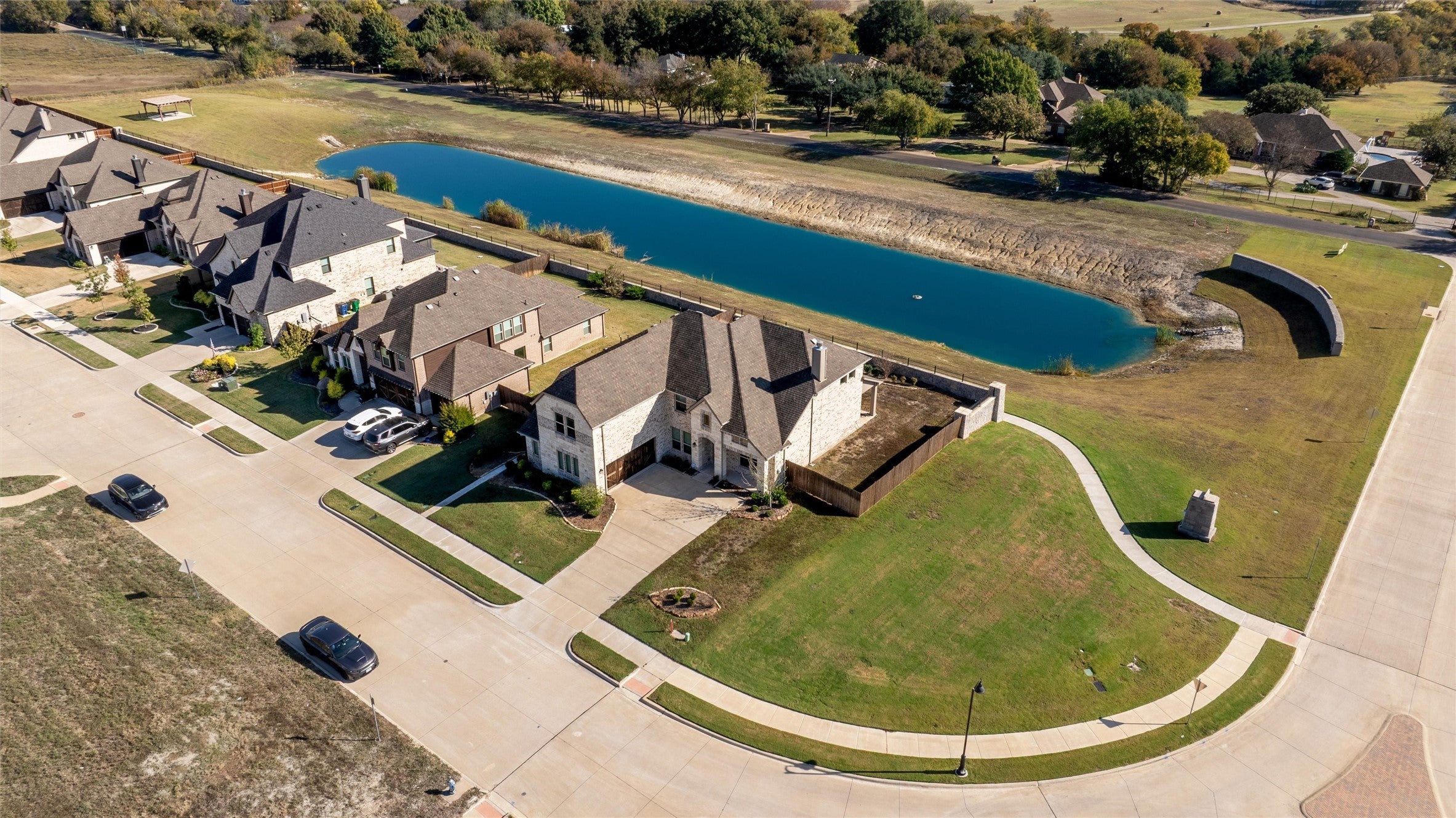 Waxahachie, Texas, 75165, United States, 5 Bedrooms Bedrooms, ,4 BathroomsBathrooms,Residential,For Sale,1989911