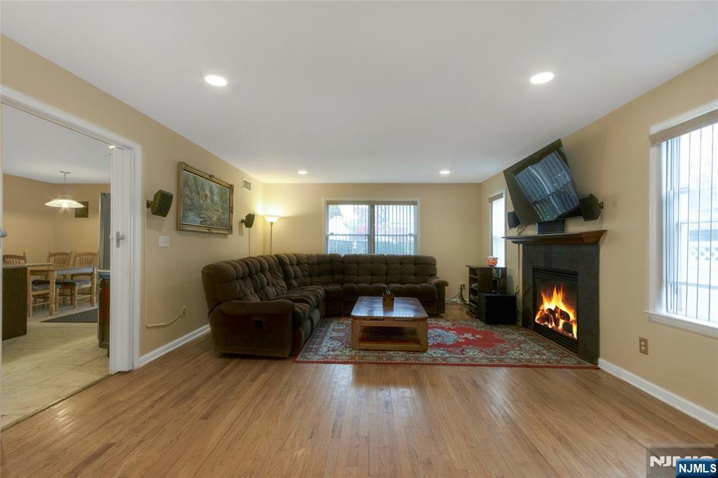 Emerson, New Jersey, 07630, United States, 4 Bedrooms Bedrooms, ,3 BathroomsBathrooms,Residential,For Sale,1991128