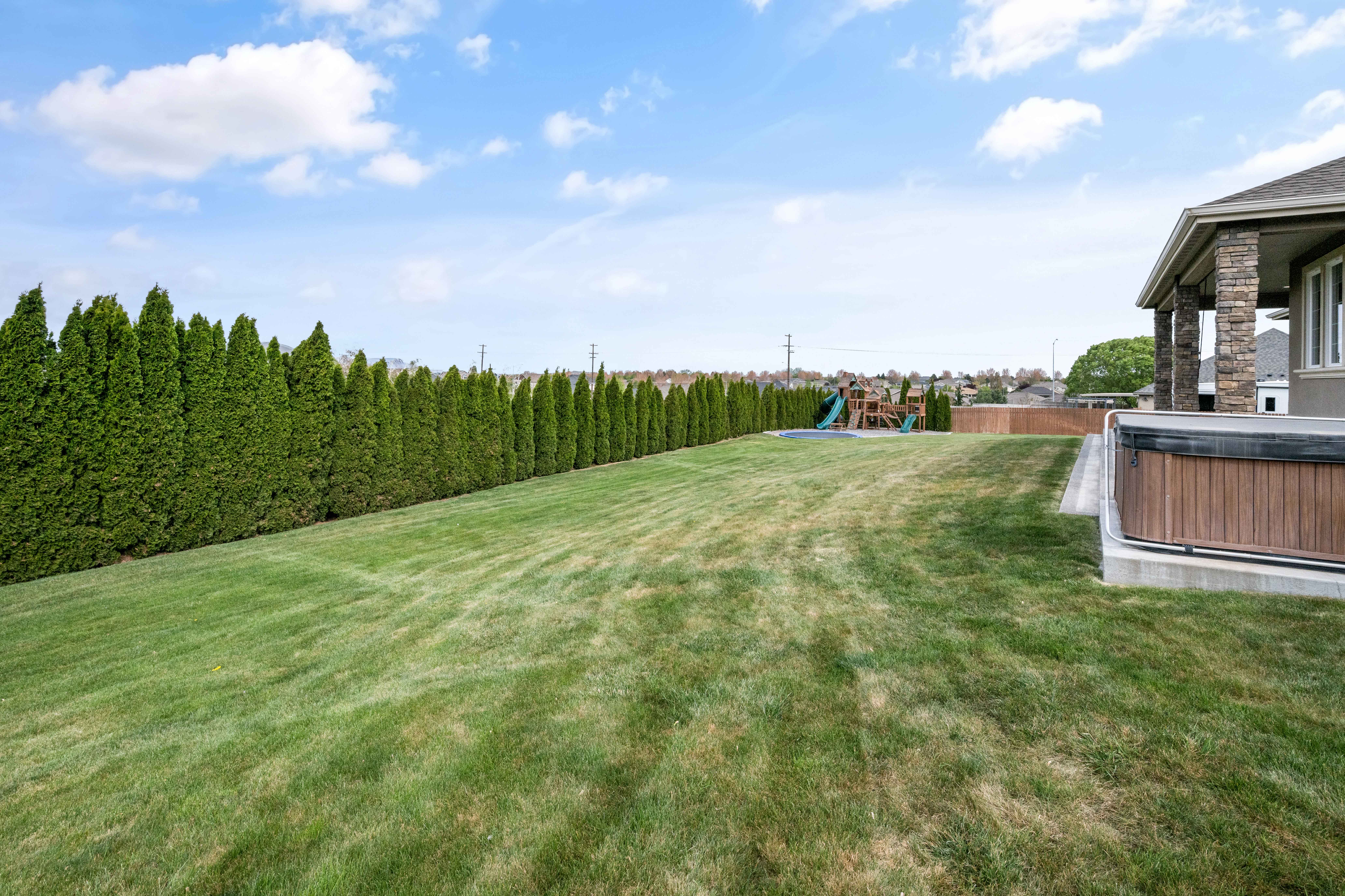  Custom Built on 1 Acre - 物件實景