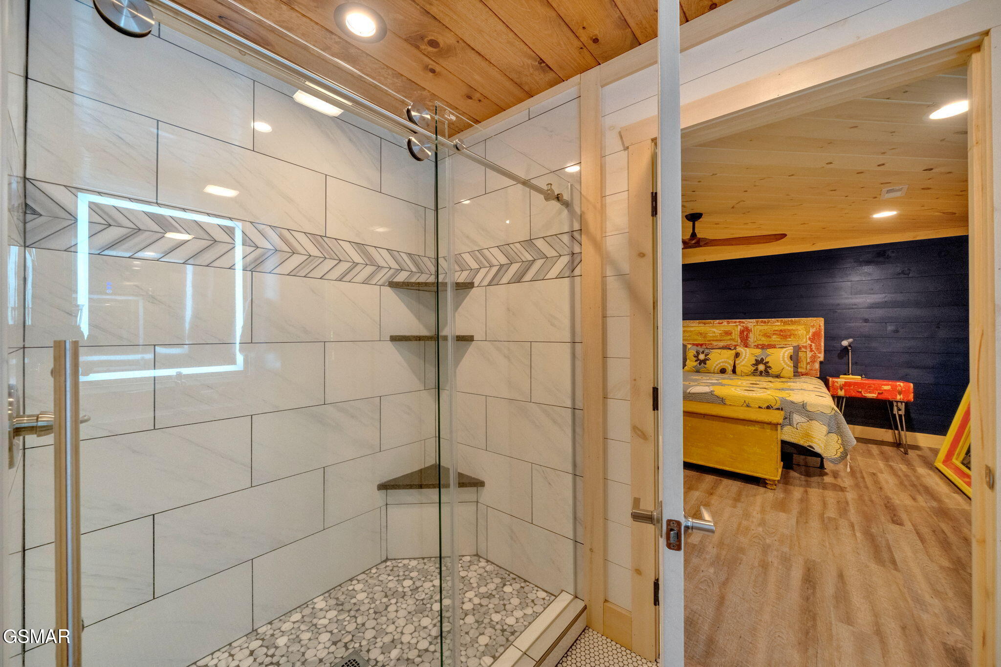 Gatlinburg, Tennessee, 37738, United States, 4 Bedrooms Bedrooms, ,5 BathroomsBathrooms,Residential,For Sale,1921348