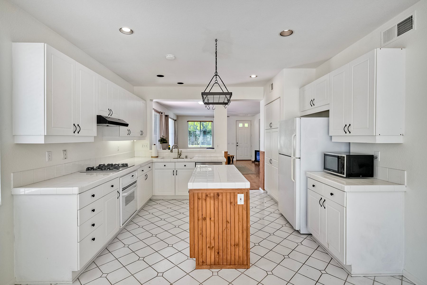 San Diego, California, 92123, United States, 3 Bedrooms Bedrooms, ,2 BathroomsBathrooms,Residential,For Sale,1914206
