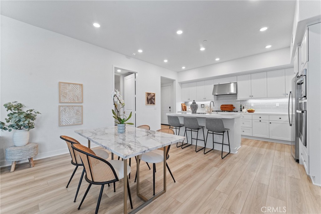 Irvine, California, 92618, United States, 2 Bedrooms Bedrooms, ,2 BathroomsBathrooms,Residential,For Sale,1988212