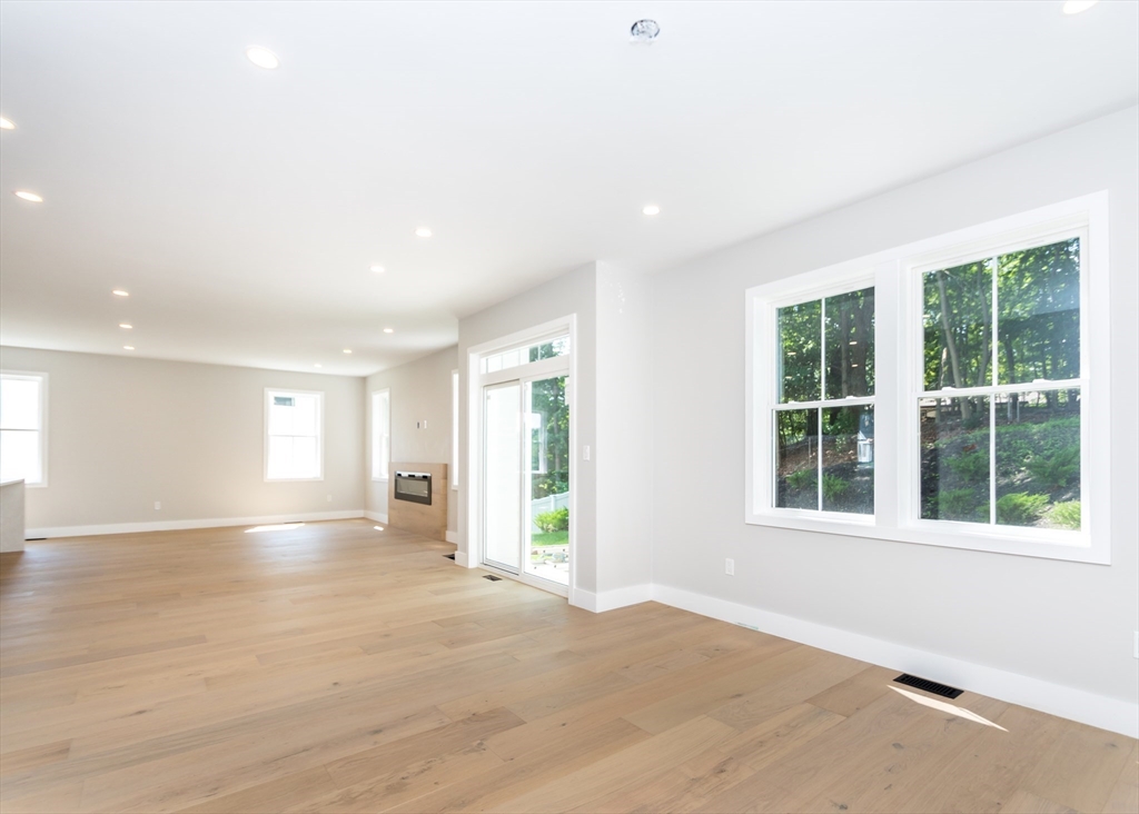 Waltham, Massachusetts, 02453, United States, 4 Bedrooms Bedrooms, ,5 BathroomsBathrooms,Residential,For Sale,1858244