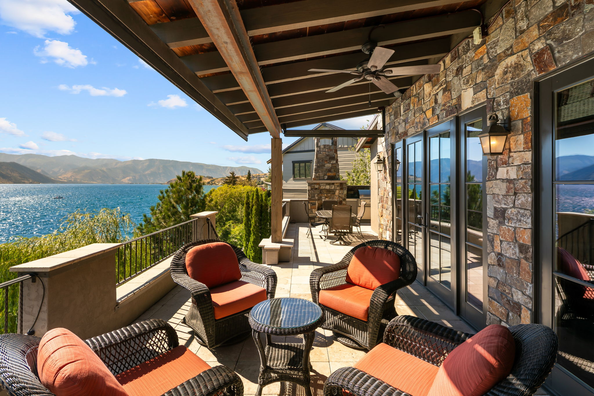  Waterfront Tuscan Estate - 物件實景
