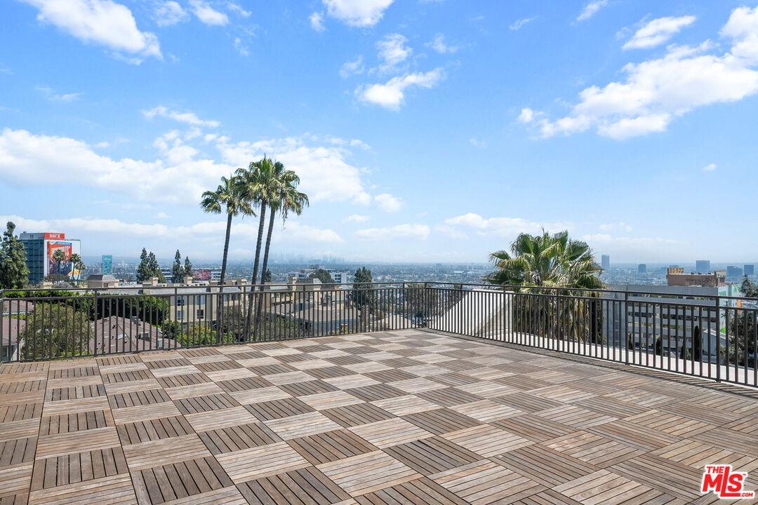West Hollywood, California, 90069, United States, 2 Bedrooms Bedrooms, ,2 BathroomsBathrooms,Residential,For Sale,1786115