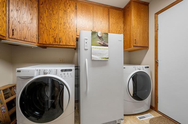SHAWANO, Wisconsin, 54166, United States, 3 Bedrooms Bedrooms, ,2 BathroomsBathrooms,Residential,For Sale,1792978