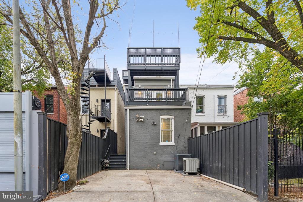 Washington, District of Columbia, 20001, United States, 6 Bedrooms Bedrooms, ,6 BathroomsBathrooms,Residential,For Sale,1983569