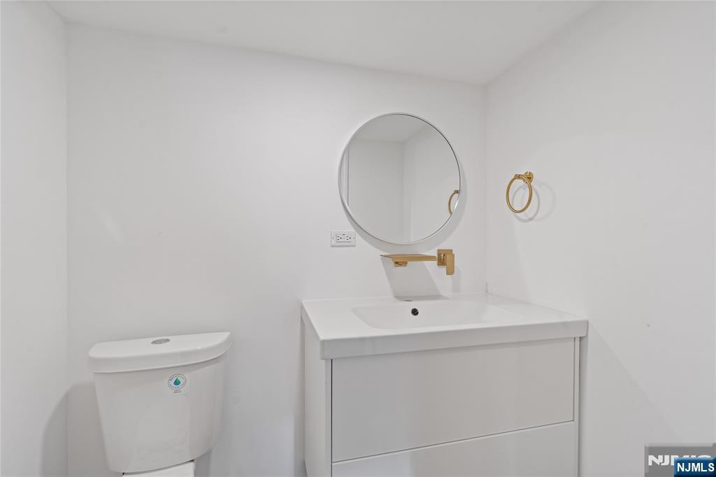 Rutherford, New Jersey, 07070, United States, 3 Bedrooms Bedrooms, ,4 BathroomsBathrooms,Residential,For Sale,1826504
