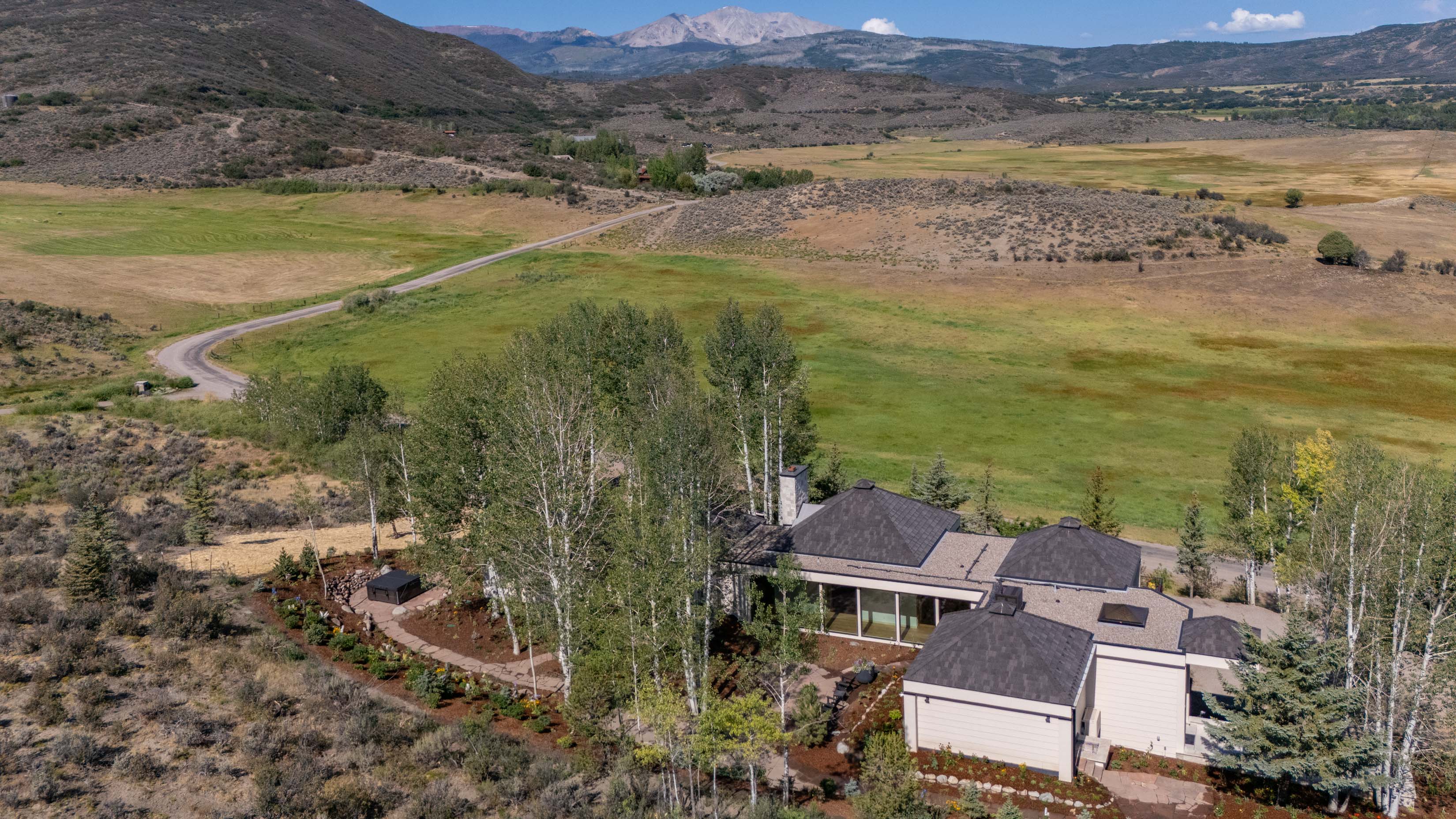  A Beautifully Reimagined Lazy O Ranch Estate with Unparalleled Mt. Sopris Views - 物件實景