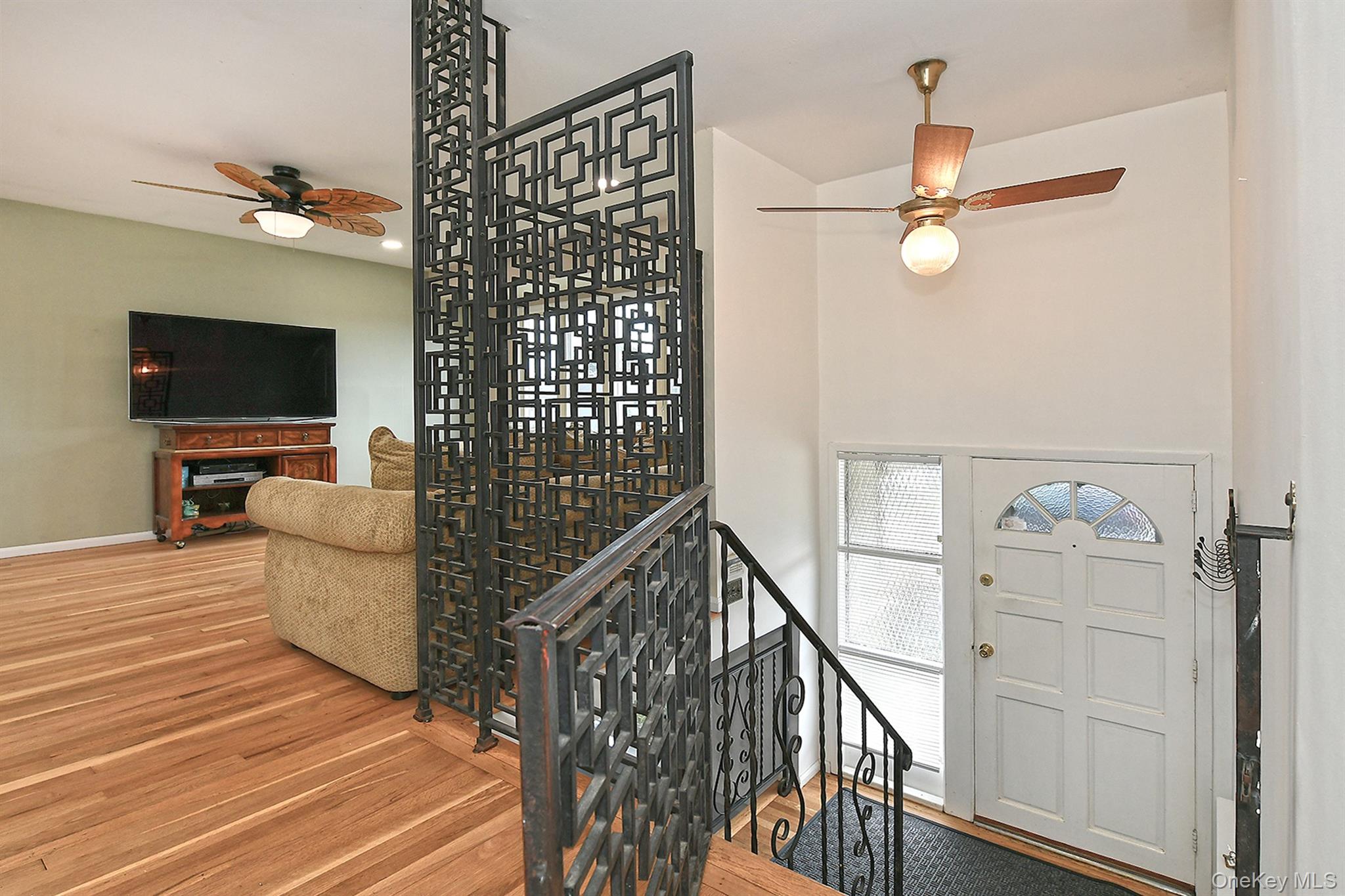 Hicksville, New York, 11801, United States, 3 Bedrooms Bedrooms, ,3 BathroomsBathrooms,Residential,For Sale,1932624