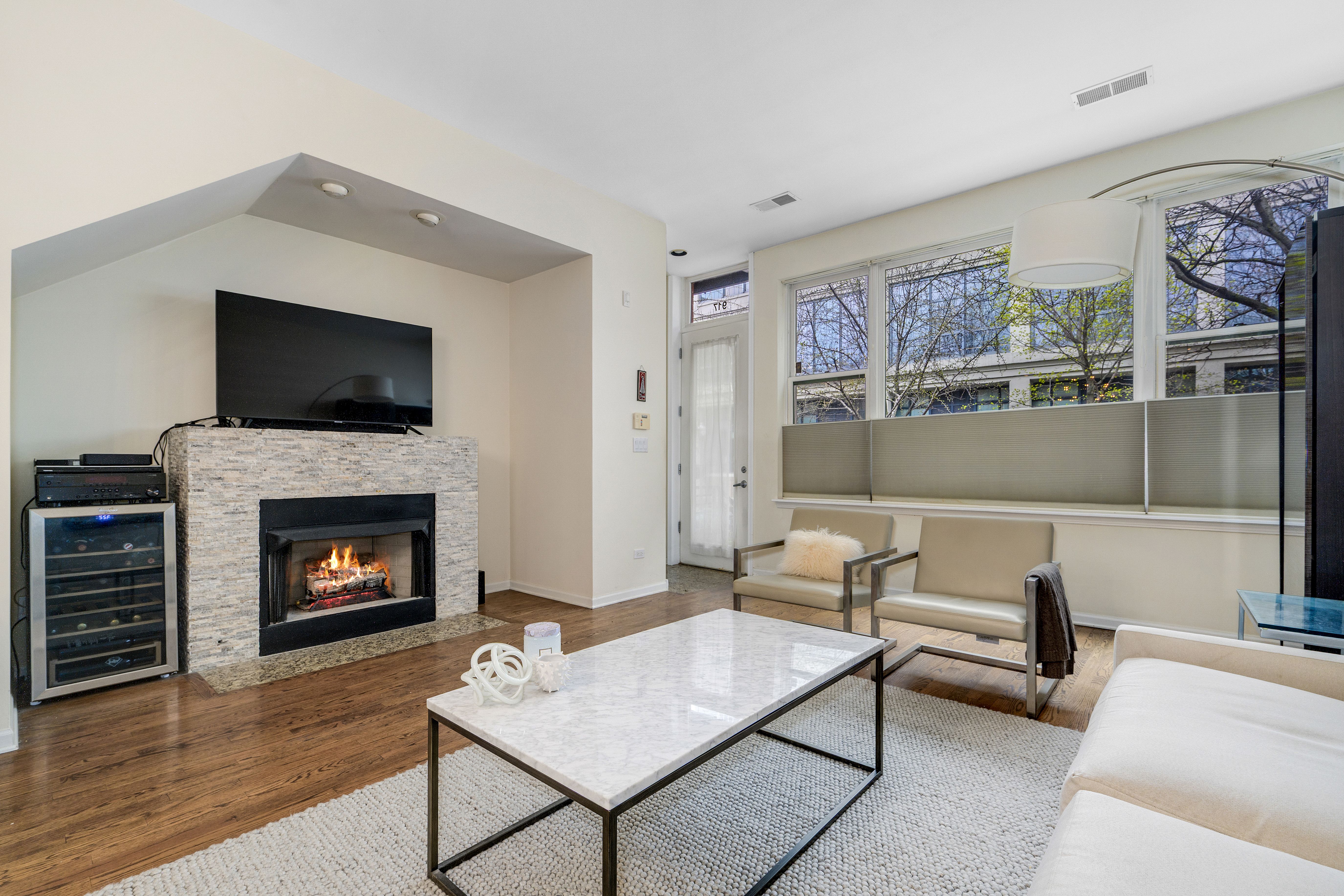  Bright, Updated Townhome in River North