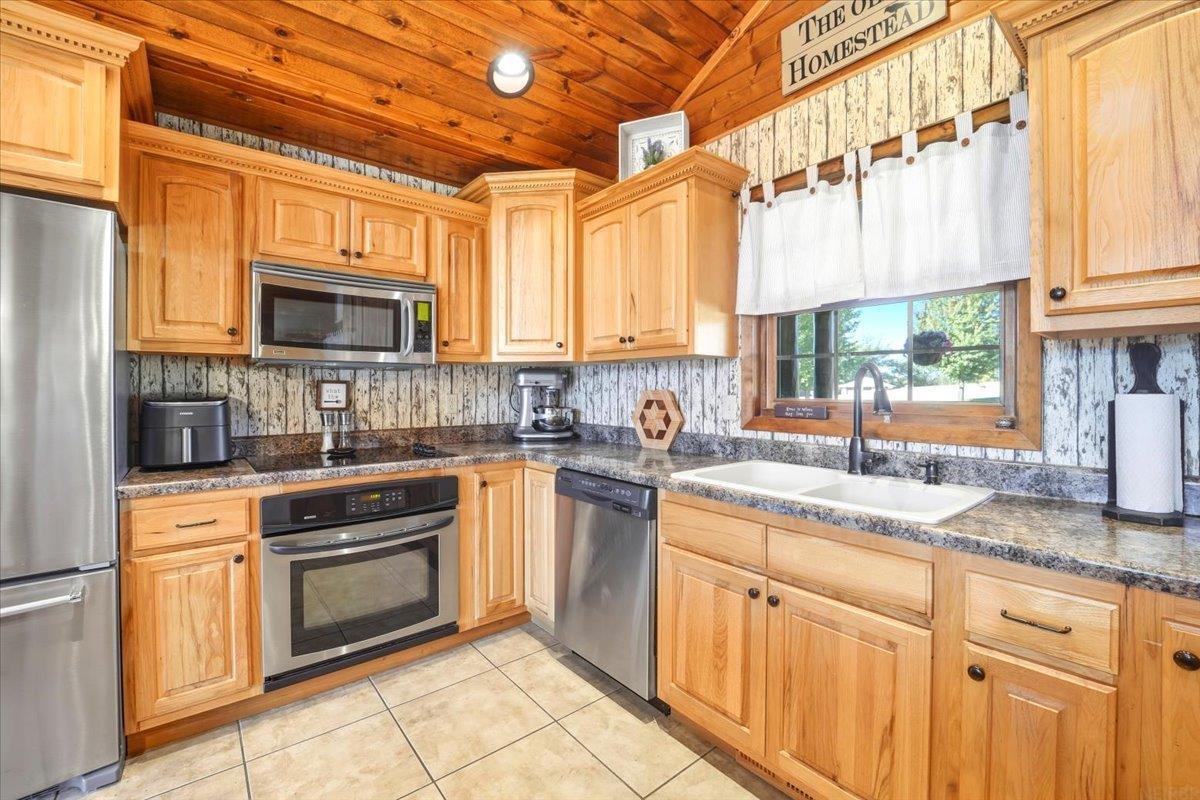 Independence, Iowa, 50644, United States, 3 Bedrooms Bedrooms, ,2 BathroomsBathrooms,Residential,For Sale,1982110