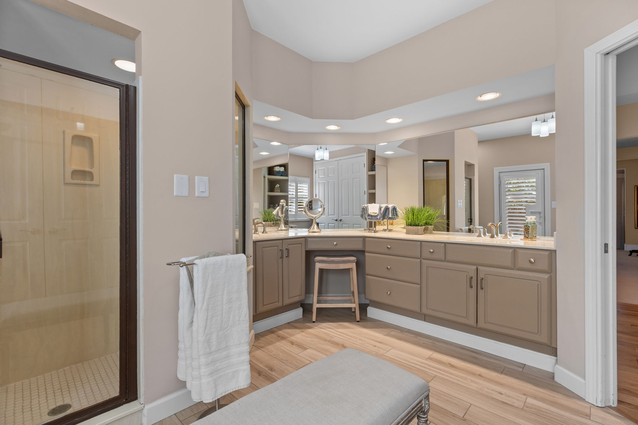  Stunning Cedar Springs Townhome with Modern Updates and Spacious Living - 物件實景