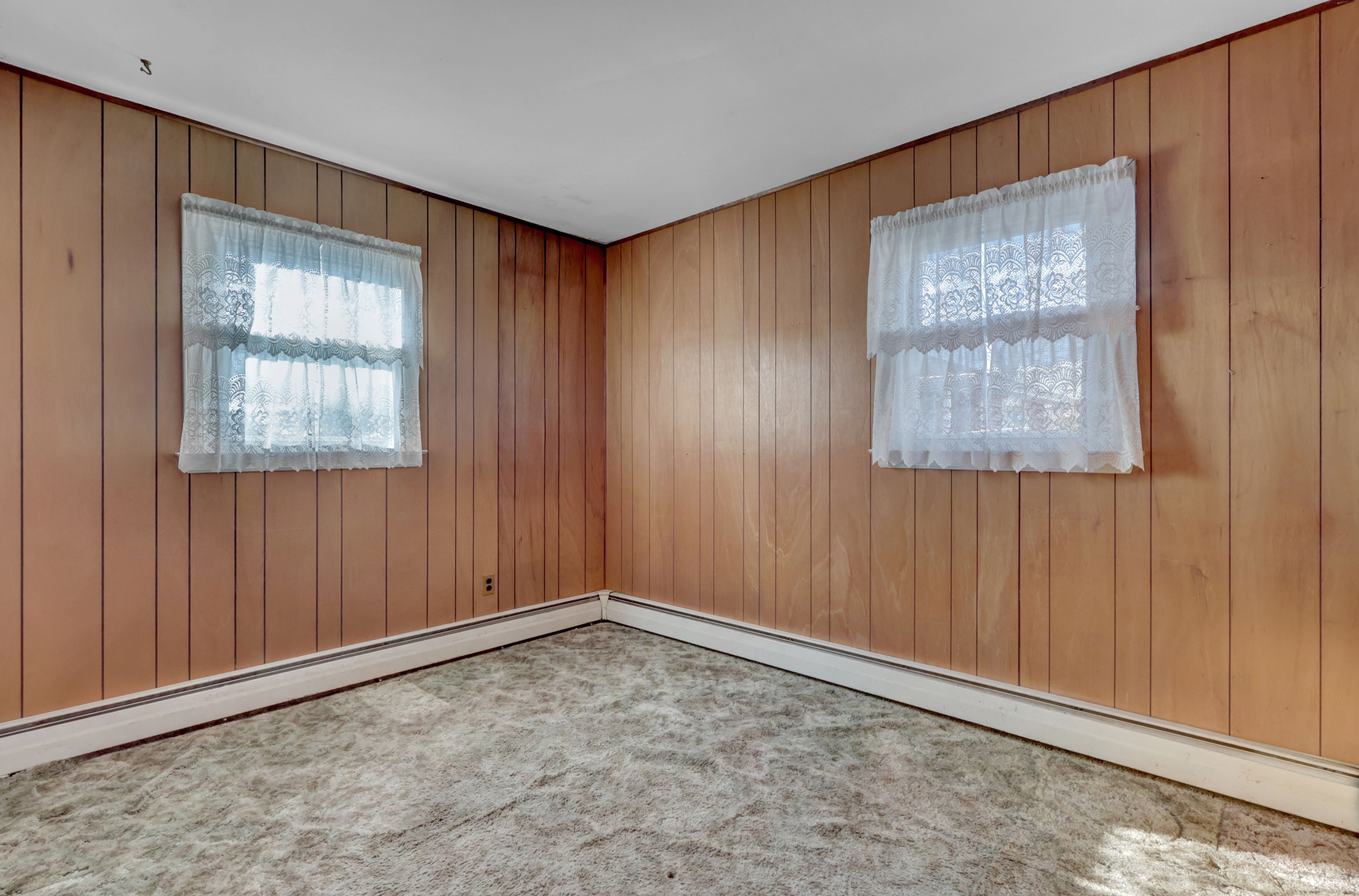 West Babylon, New York, 11704, United States, 4 Bedrooms Bedrooms, ,2 BathroomsBathrooms,Residential,For Sale,2010725