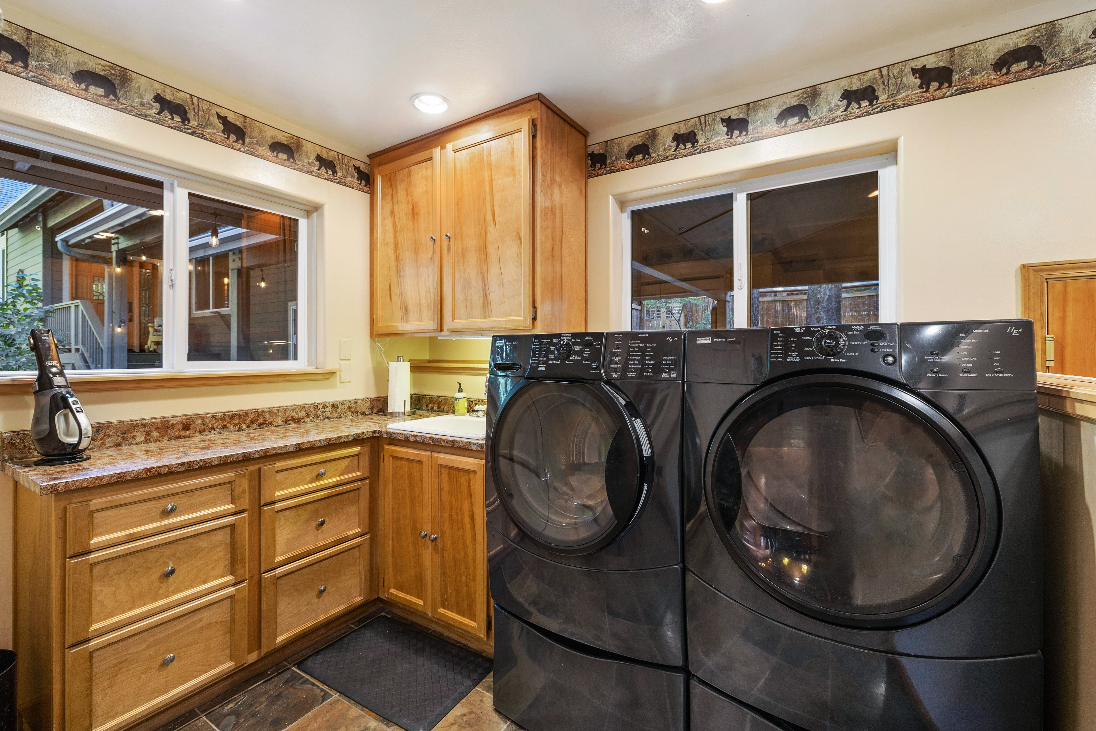  Luxury Mountain Retreat with Guest House on 1 Acre in the Heart of Graeagle - 物件實景