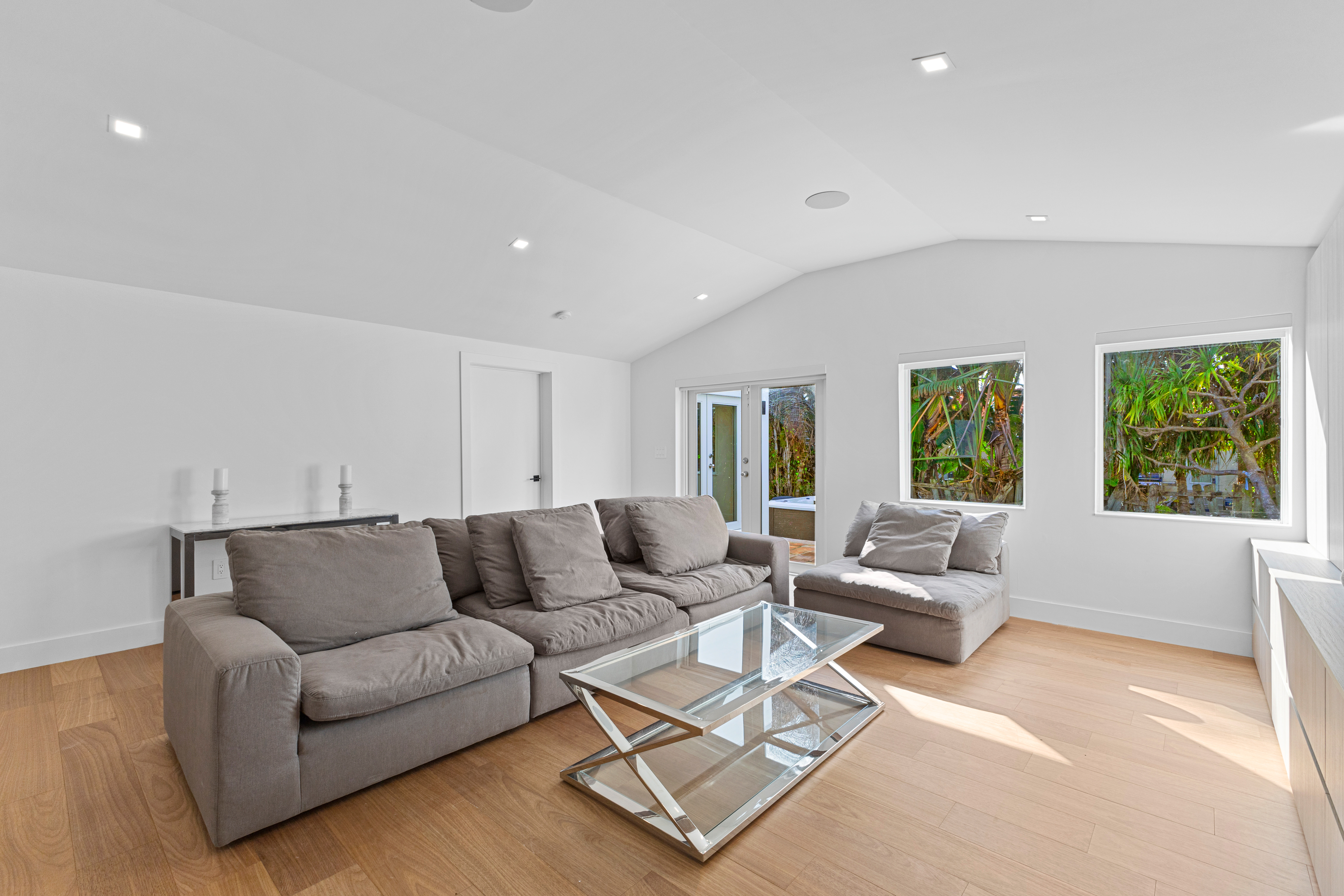 8926 Emerson Ave, Surfside, FL, 33154 - 物件實景