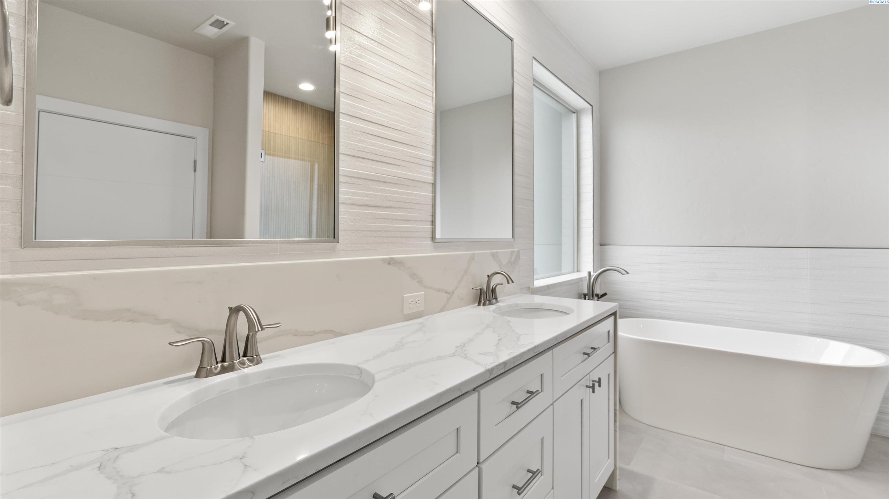 Richland, Washington, 99352, United States, 3 Bedrooms Bedrooms, ,2 BathroomsBathrooms,Residential,For Sale,1991742