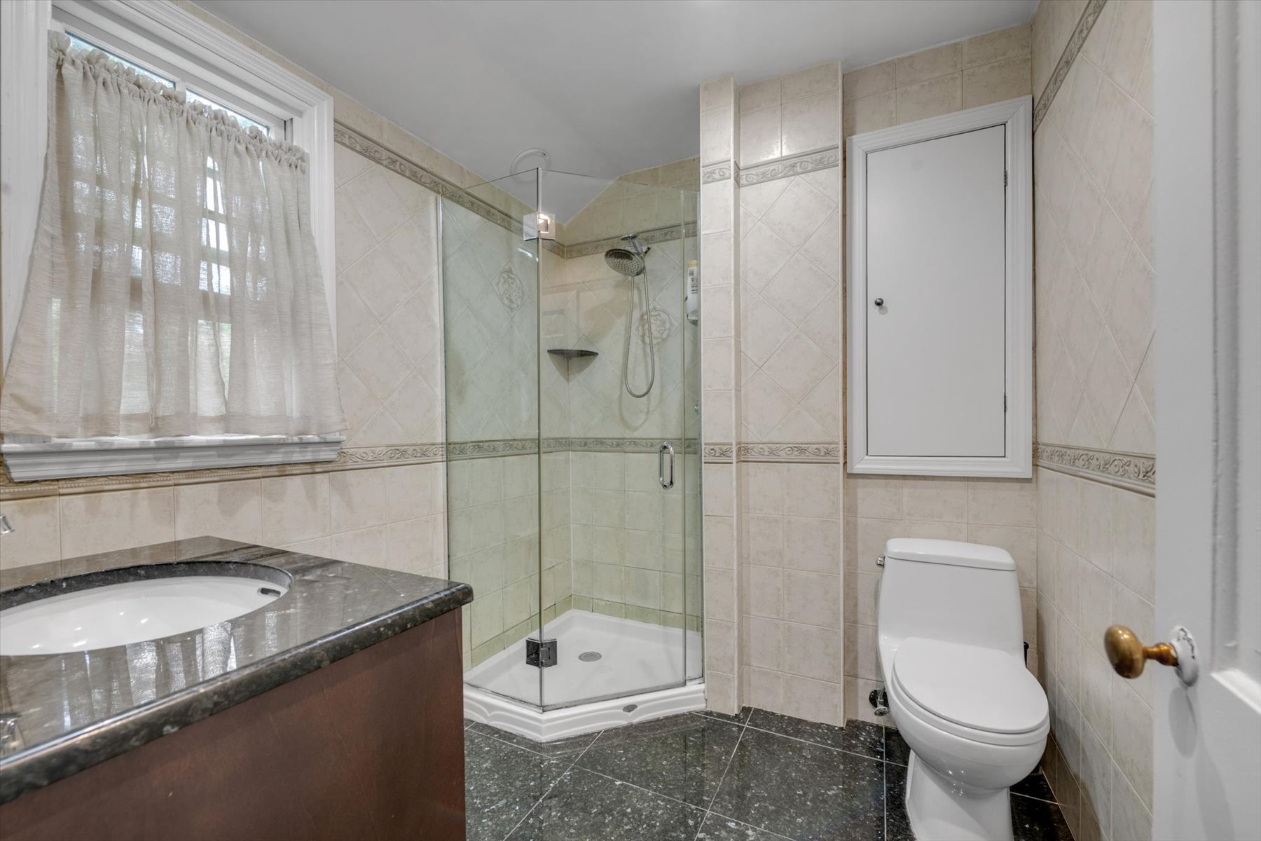  “DETACHED BRICK AND STONE HOME IN FOREST HILLS GARDENS? - 物件實景