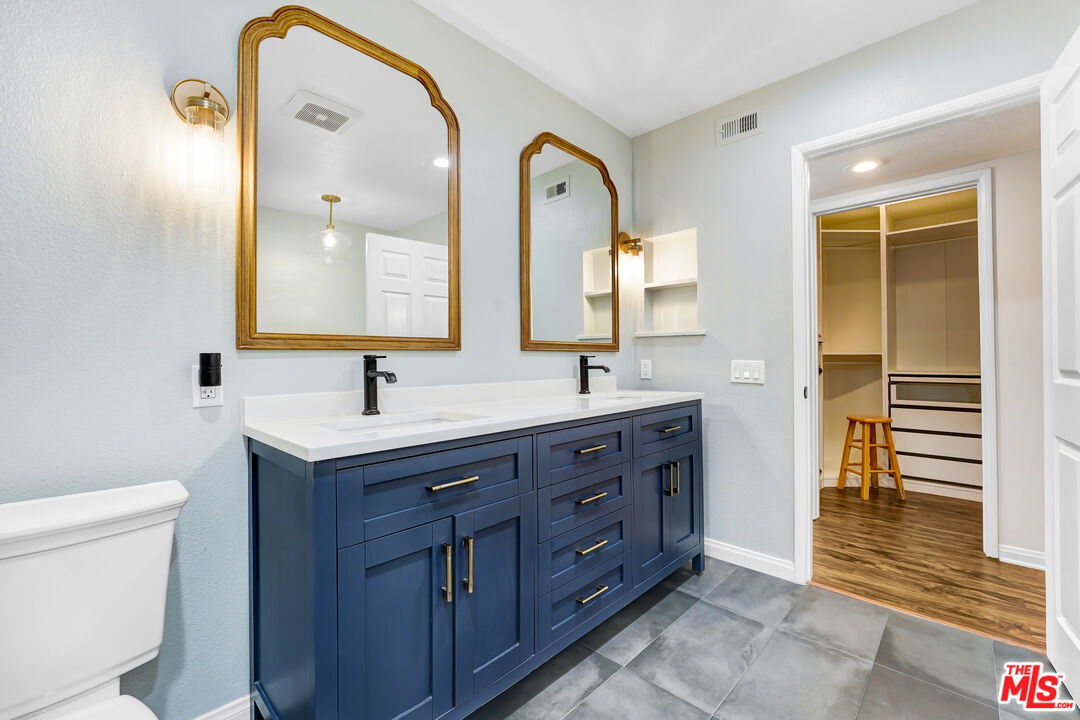 Sherman Oaks, California, 91403, United States, 2 Bedrooms Bedrooms, ,3 BathroomsBathrooms,Residential,For Sale,1900859