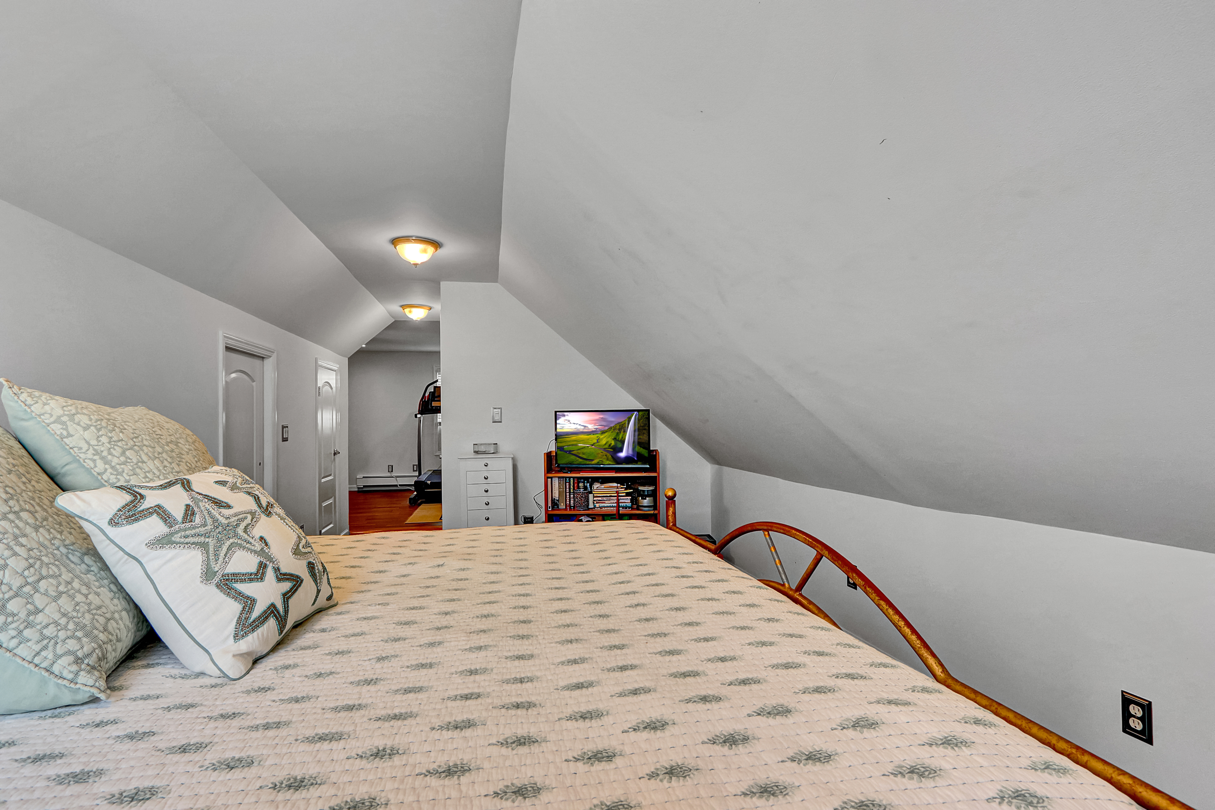 Babylon, New York, 11702, United States, 4 Bedrooms Bedrooms, ,2 BathroomsBathrooms,Residential,For Sale,1921304
