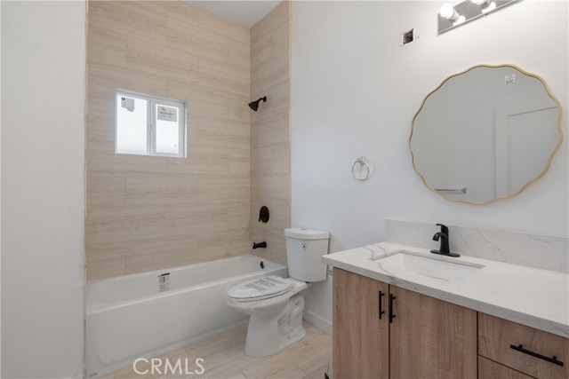 Los Angeles, California, 90062, United States, 7 Bedrooms Bedrooms, ,Residential,For Sale,1974171