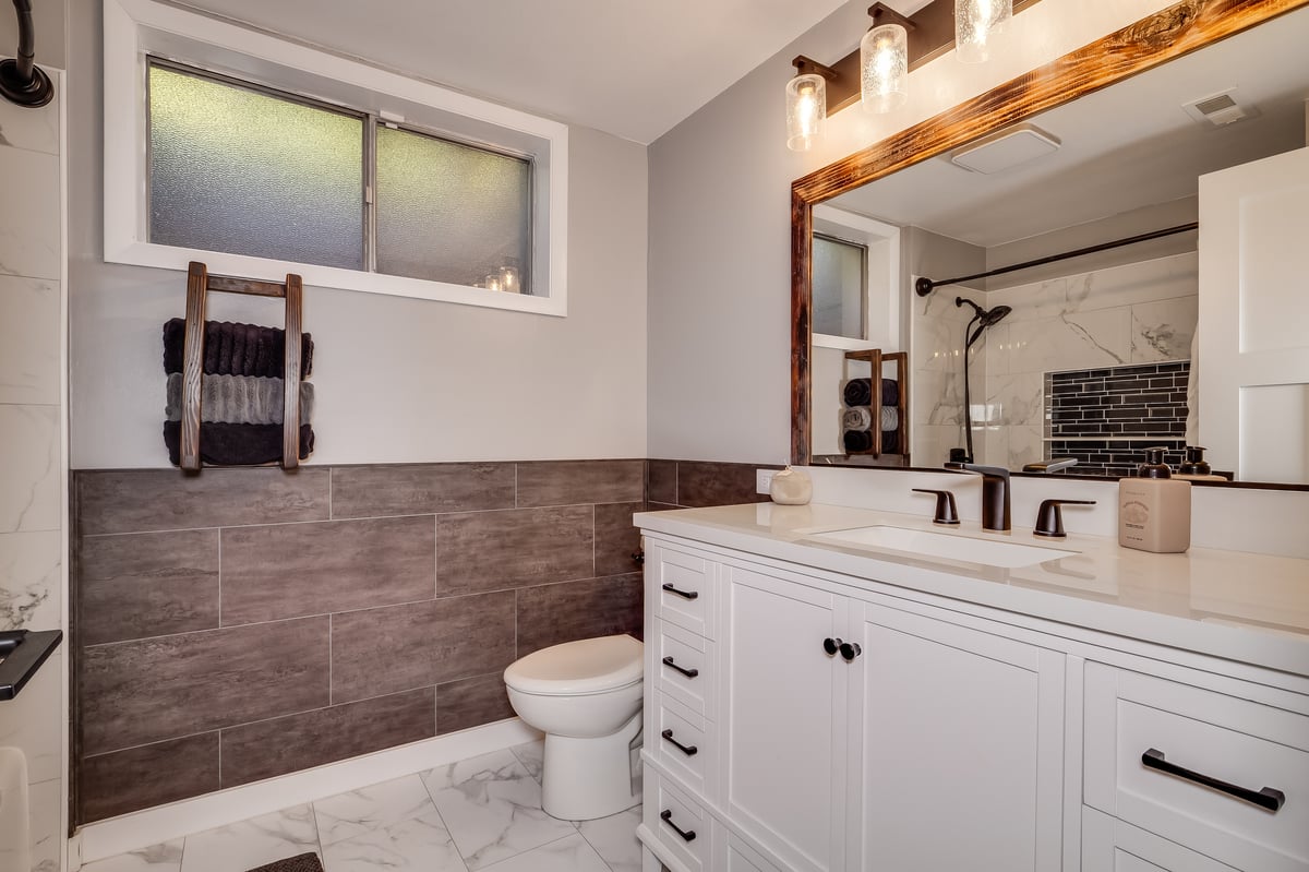 Cheyenne, Wyoming, 82009, United States, 6 Bedrooms Bedrooms, ,2 BathroomsBathrooms,Residential,For Sale,1979014