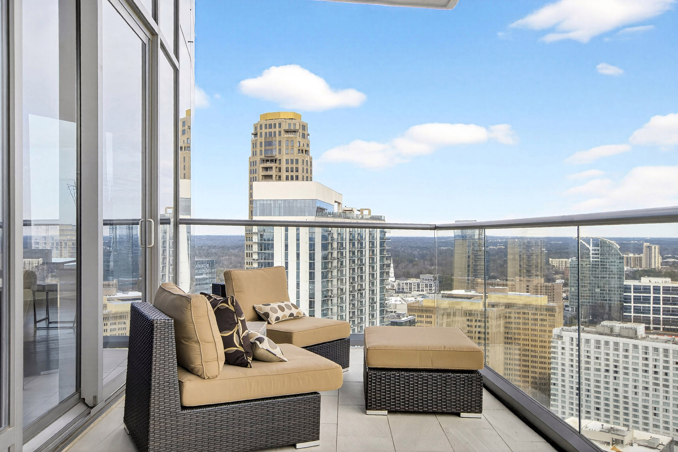  Stunning Luxury Condo, Perched on the 29th Floor - 物件實景