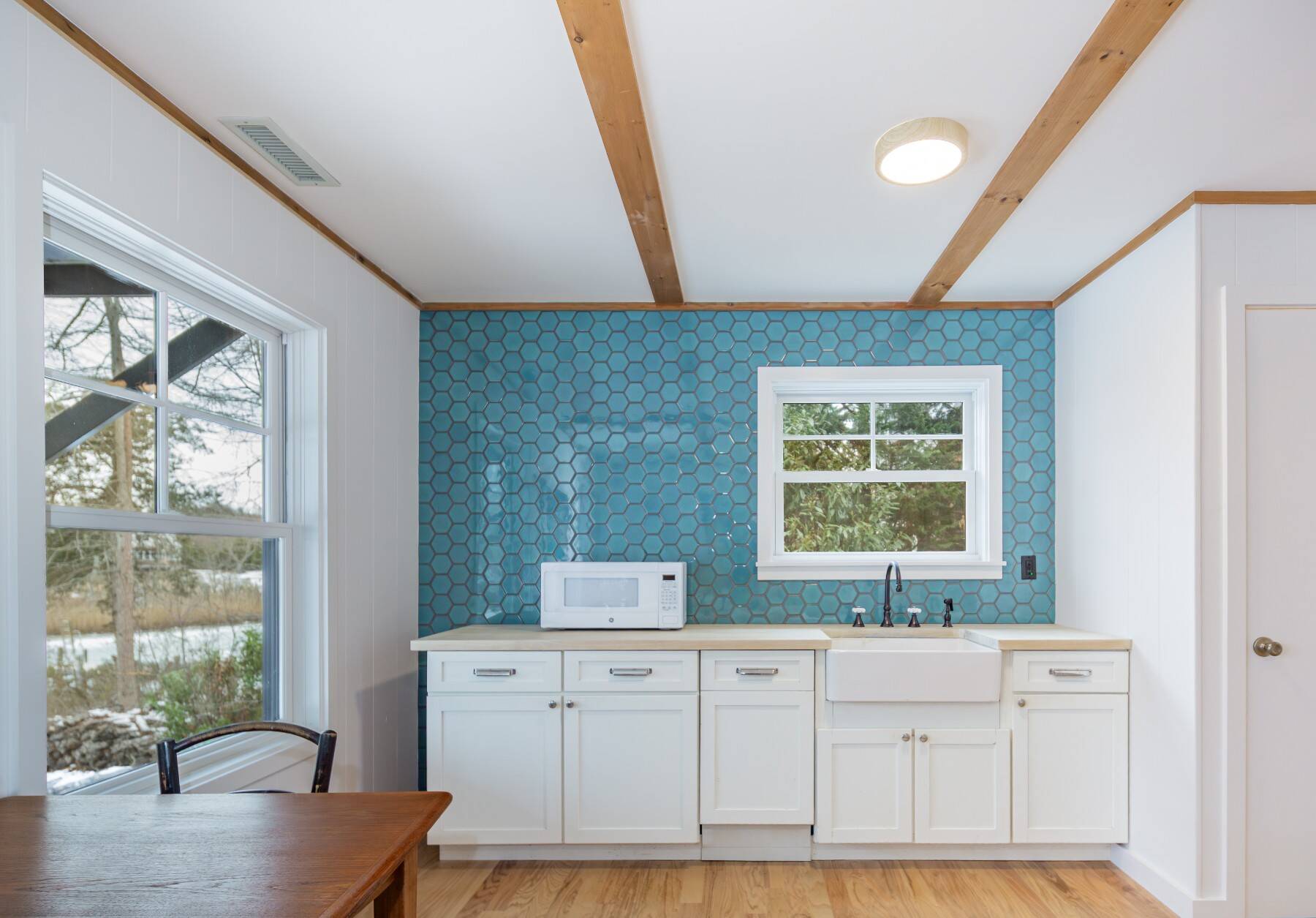  Southampton Cove Retreat - Renovated 3BR with Water Views - 物件實景