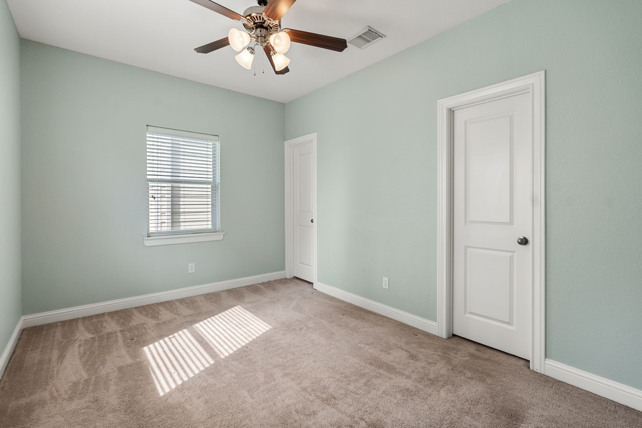  2316 Beall Street - 物件實景