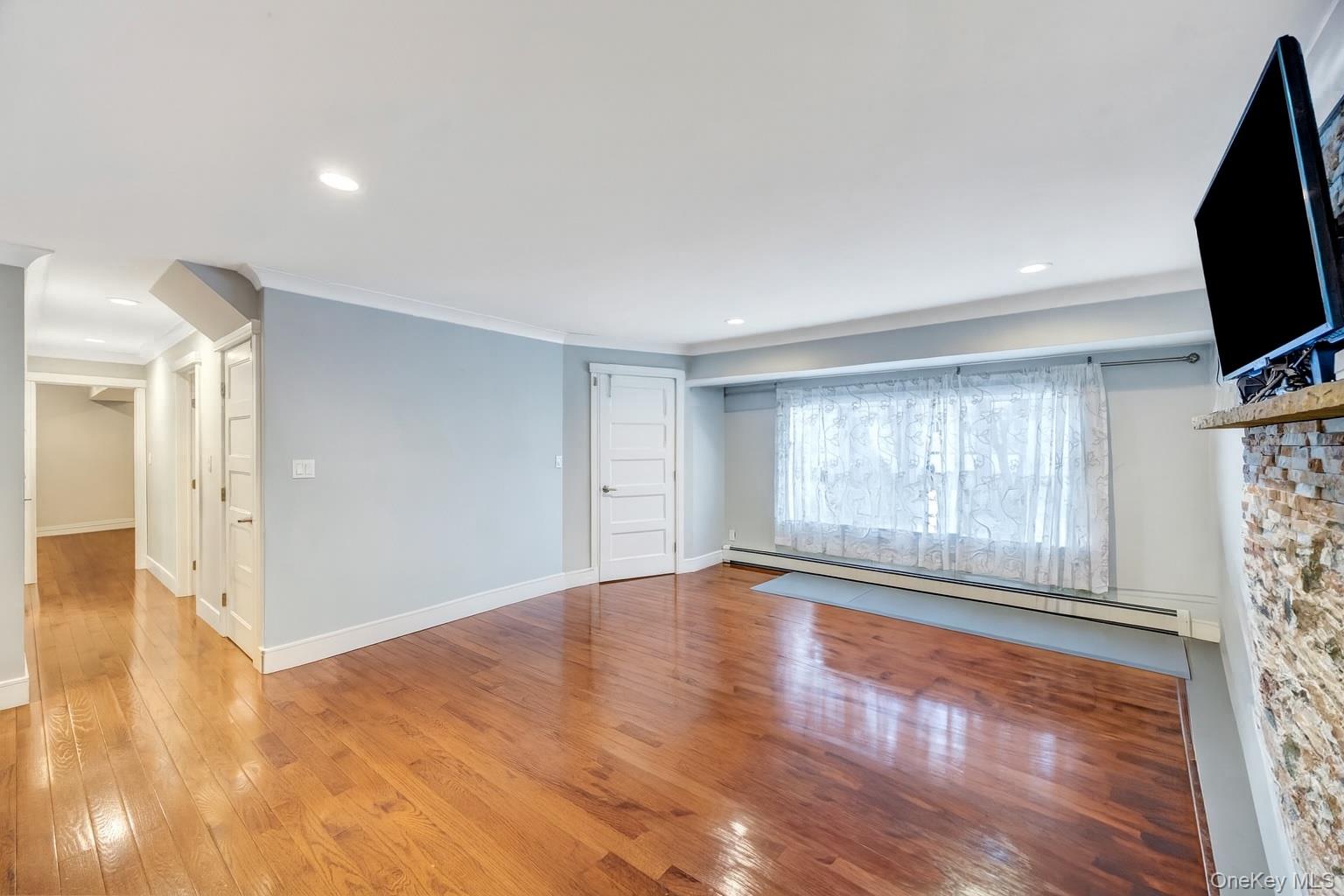 Lindenhurst, New York, 11757, United States, 5 Bedrooms Bedrooms, ,3 BathroomsBathrooms,Residential,For Sale,1917845