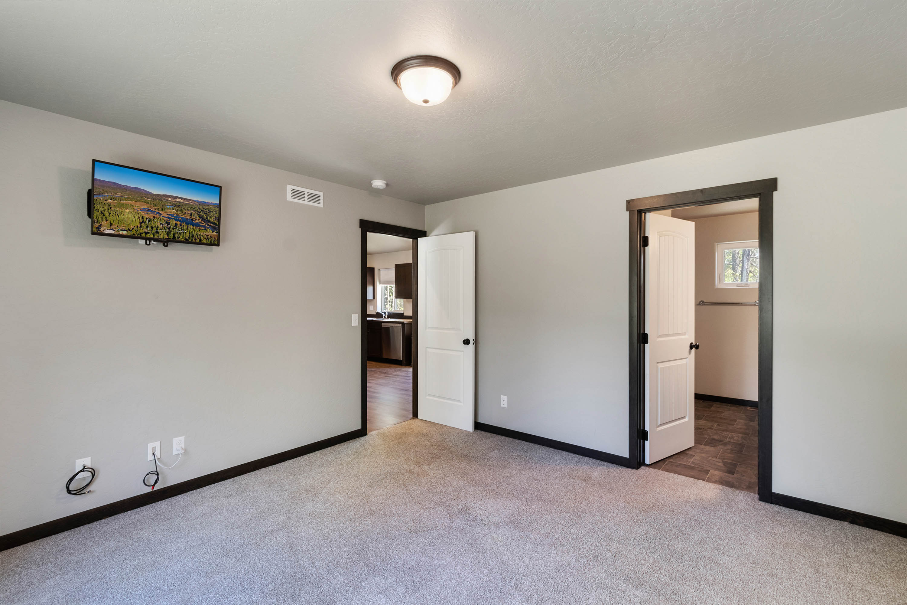 Sagle, Idaho, 83860, United States, 3 Bedrooms Bedrooms, ,2 BathroomsBathrooms,Residential,For Sale,1996409