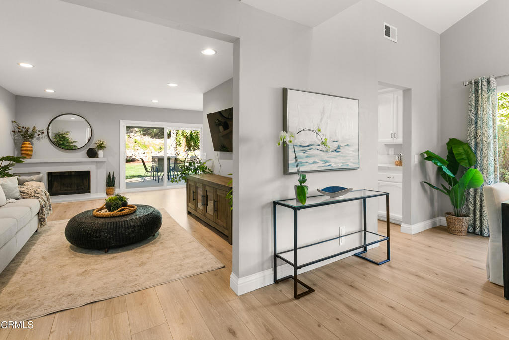 Thousand Oaks, California, 91362, United States, 4 Bedrooms Bedrooms, ,2 BathroomsBathrooms,Residential,For Sale,1988089