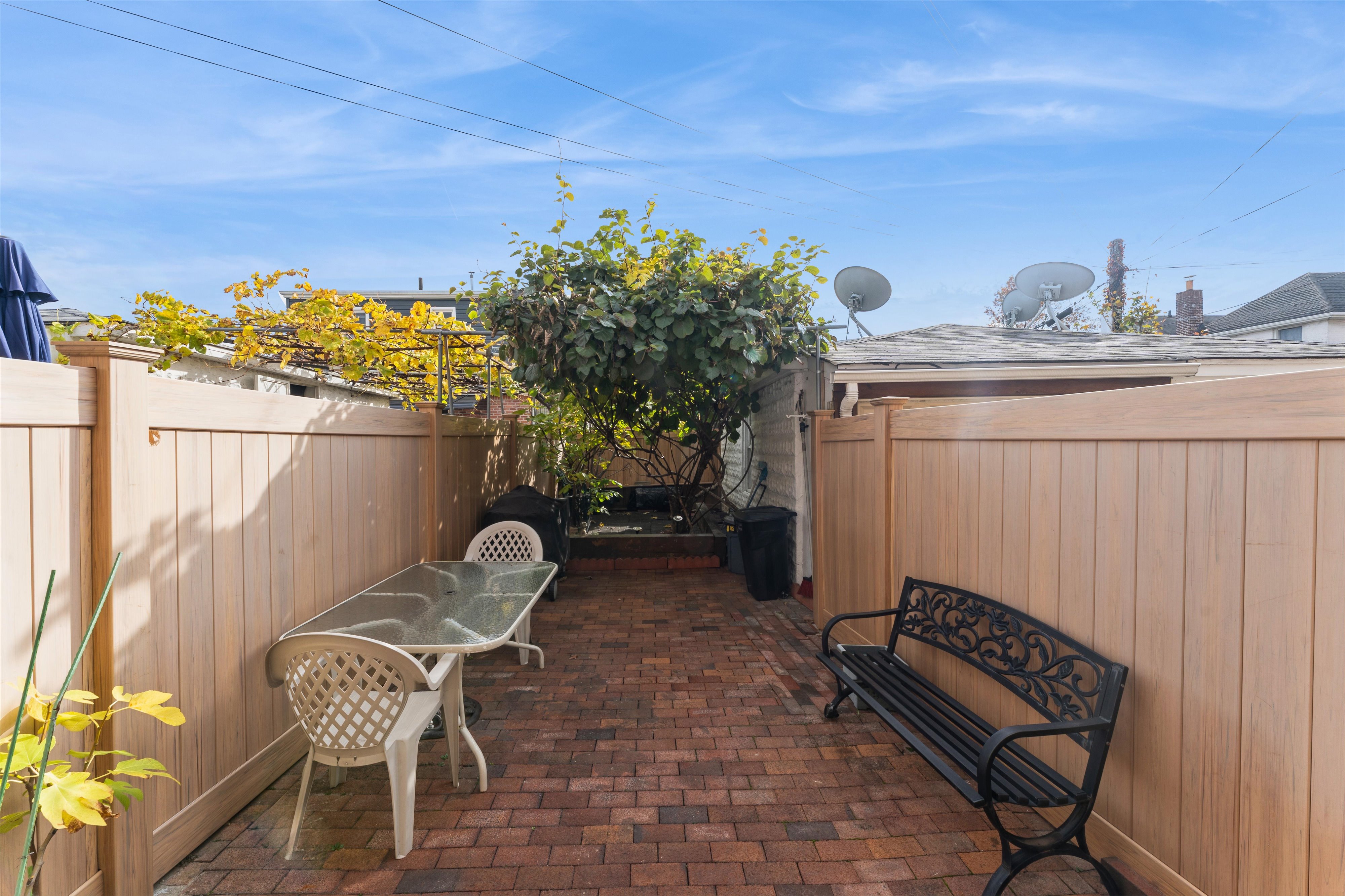 Bayside, New York, 11361, United States, 2 Bedrooms Bedrooms, ,2 BathroomsBathrooms,Residential,For Sale,1988869