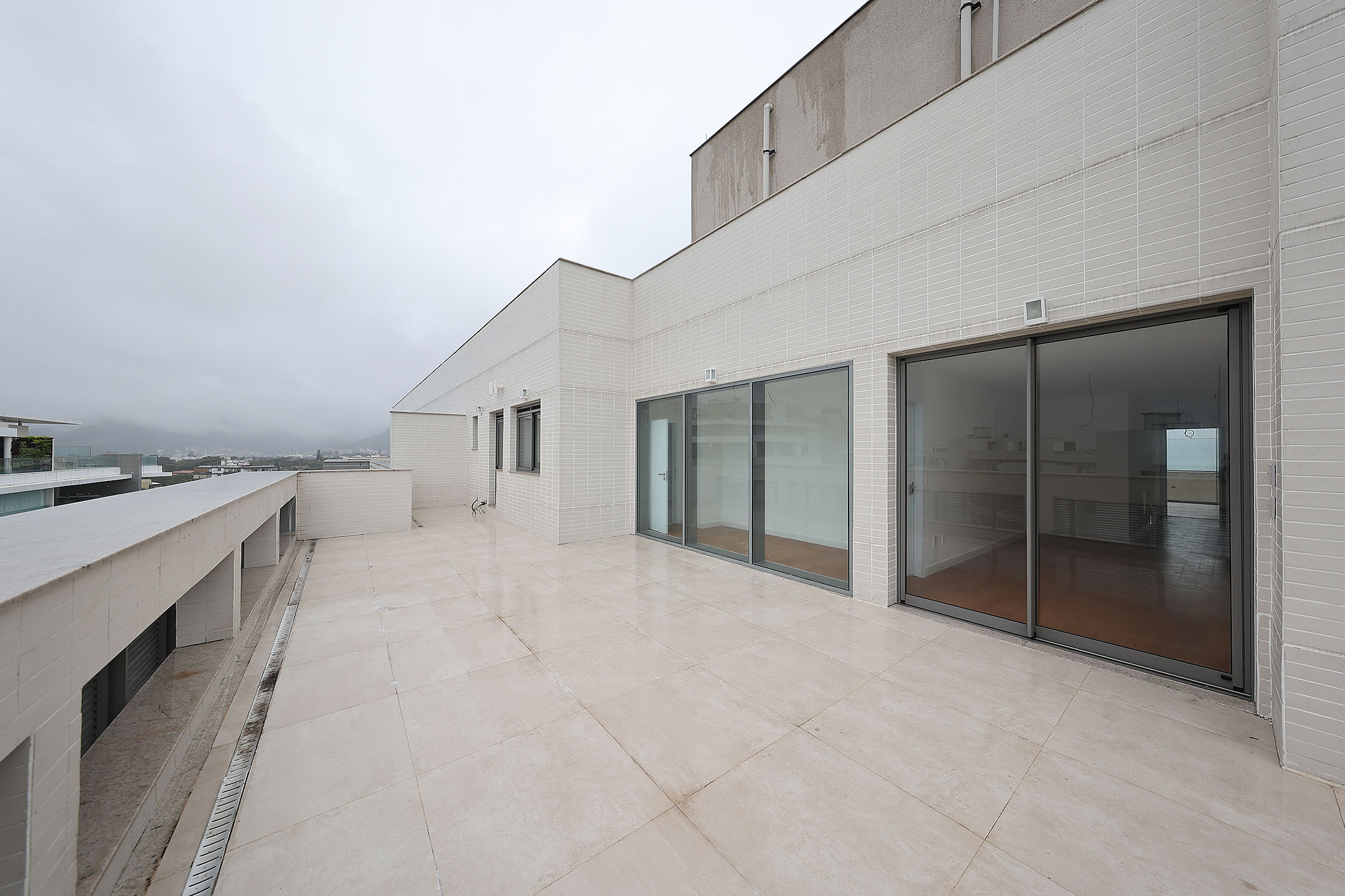  Oceanfront linear penthouse with private leisure amenities - 物件實景