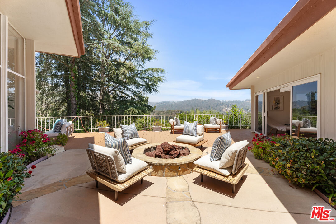 Los Angeles, California, 90077, United States, 4 Bedrooms Bedrooms, ,5 BathroomsBathrooms,Residential,For Sale,1862324