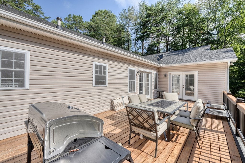 Murphy, North Carolina, 28906, United States, 3 Bedrooms Bedrooms, ,3 BathroomsBathrooms,Residential,For Sale,1902366