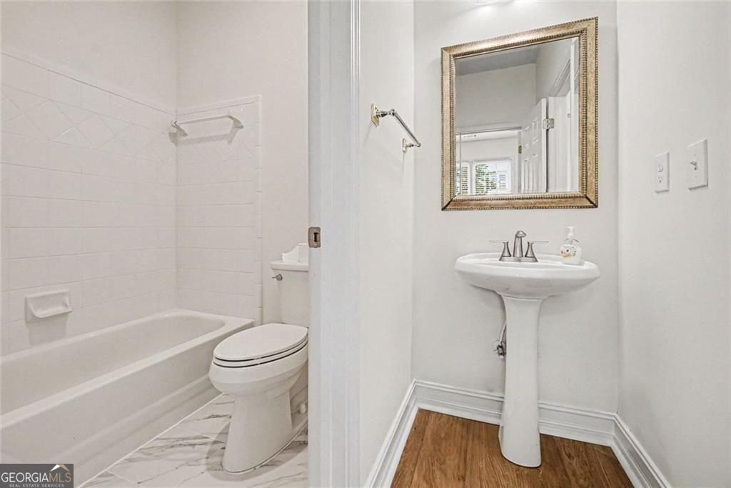 Roswell, Georgia, 30075, United States, 5 Bedrooms Bedrooms, ,4 BathroomsBathrooms,Residential,For Sale,2044480