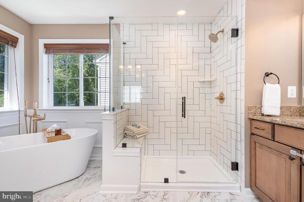 Fredericksburg, Virginia, 22406, United States, 5 Bedrooms Bedrooms, ,4 BathroomsBathrooms,Residential,For Sale,1932908