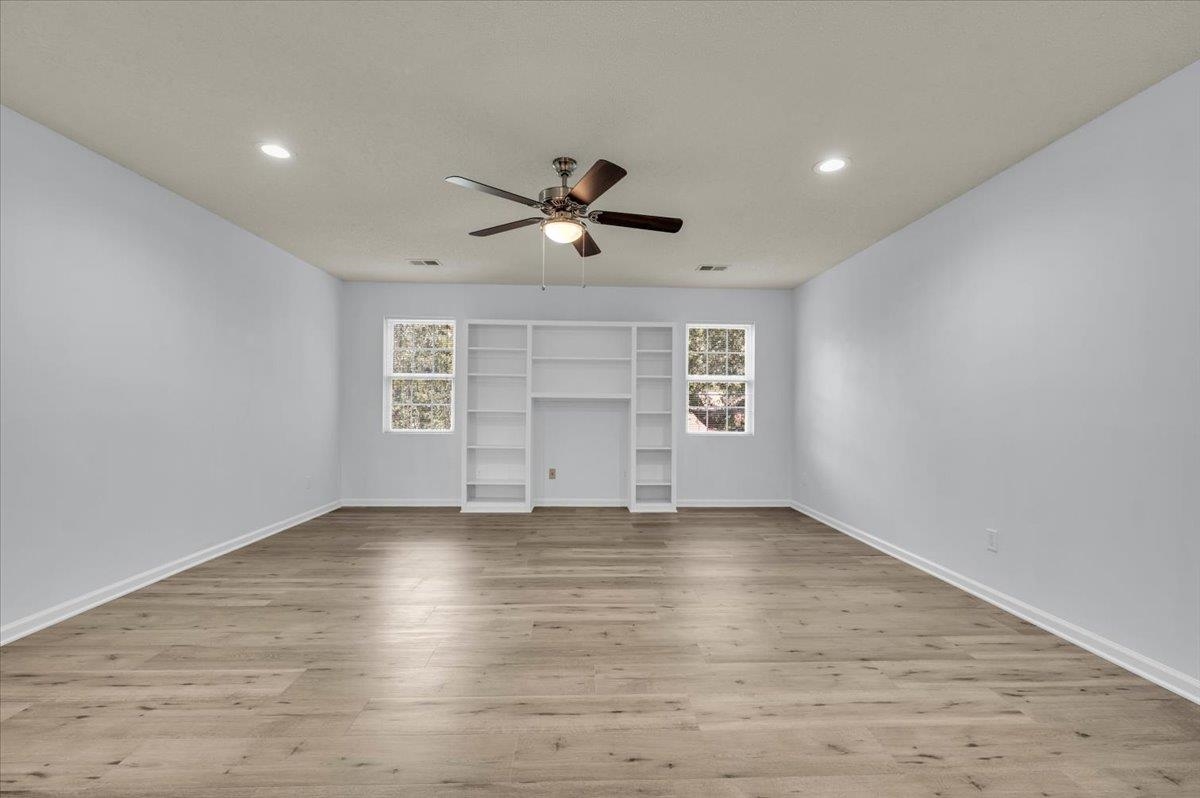 Moore, South Carolina, 29369, United States, 5 Bedrooms Bedrooms, ,4 BathroomsBathrooms,Residential,For Sale,1929120