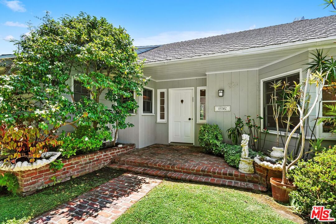 Los Angeles, California, 90049, United States, 3 Bedrooms Bedrooms, ,3 BathroomsBathrooms,Residential,For Sale,1902649