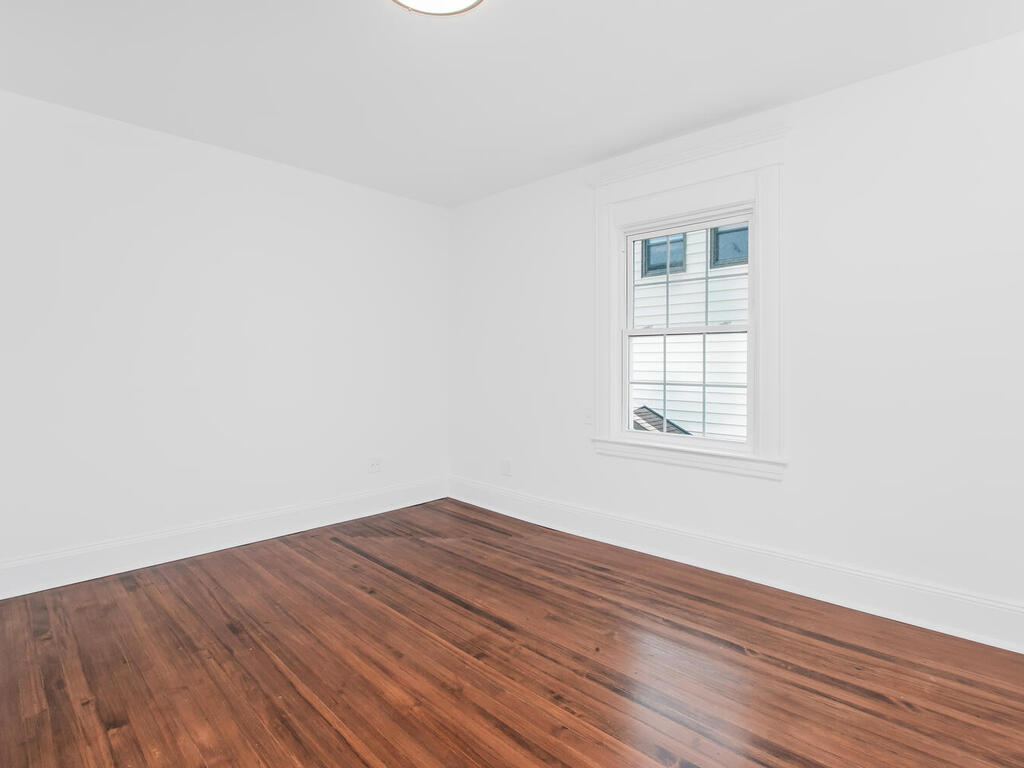 Yonkers, New York, 10701, United States, 6 Bedrooms Bedrooms, ,3 BathroomsBathrooms,Residential,For Sale,1904249