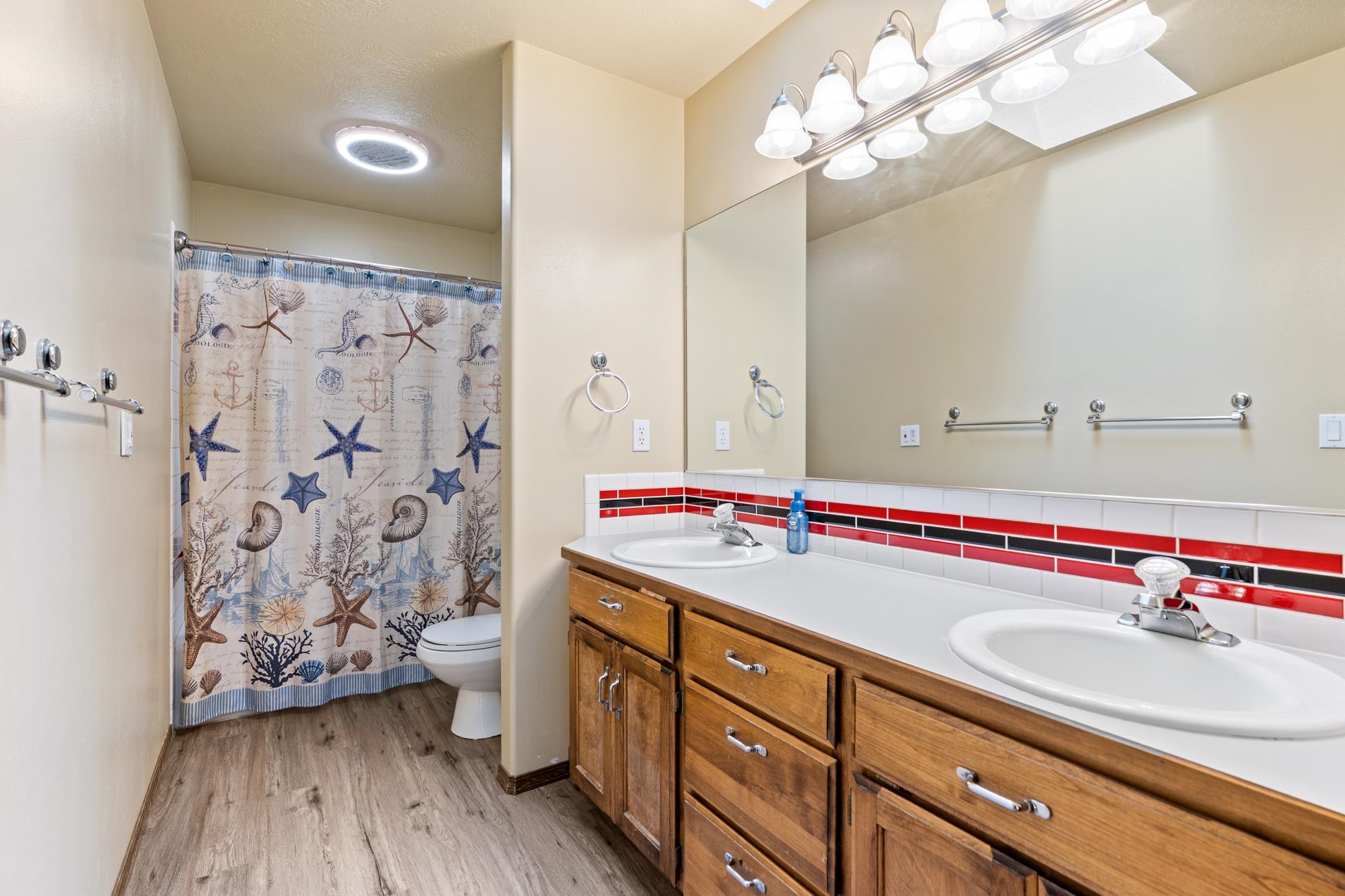 Nine Mile Falls, Washington, 99026, United States, 5 Bedrooms Bedrooms, ,4 BathroomsBathrooms,Residential,For Sale,1895080