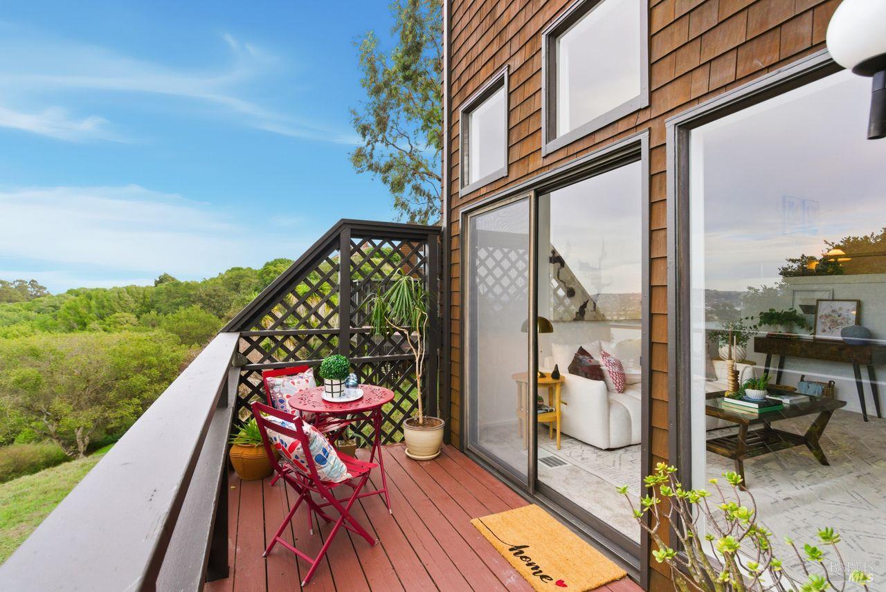 Sausalito, California, 94965, United States, 3 Bedrooms Bedrooms, ,3 BathroomsBathrooms,Residential,For Sale,1990897