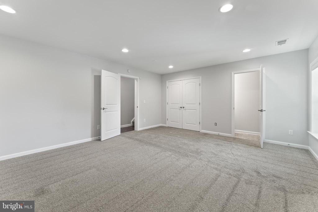 Fredericksburg, Virginia, 22401, United States, 4 Bedrooms Bedrooms, ,4 BathroomsBathrooms,Residential,For Sale,1827439