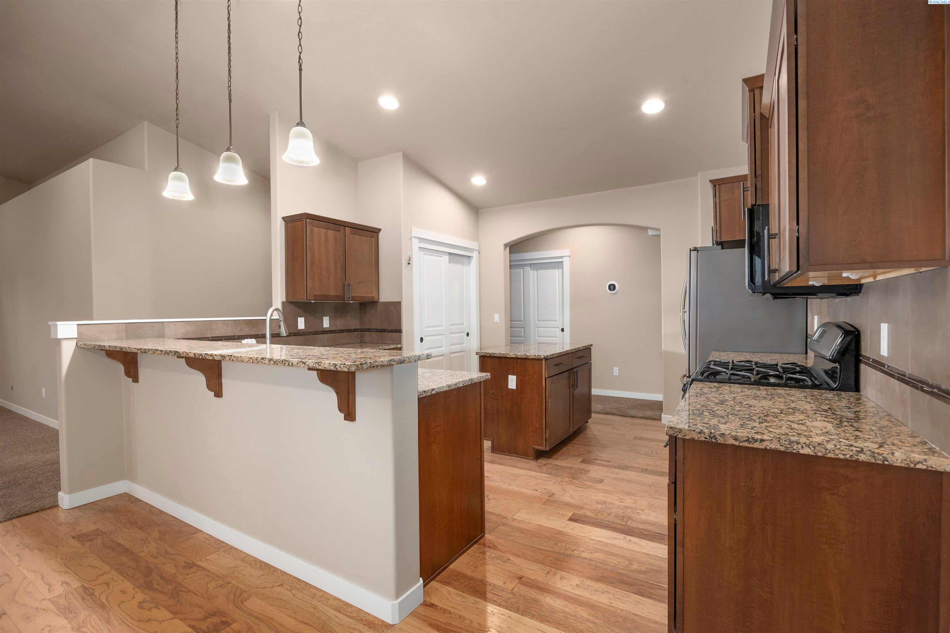 Richland, Washington, 99354, United States, 4 Bedrooms Bedrooms, ,2 BathroomsBathrooms,Residential,For Sale,1981537