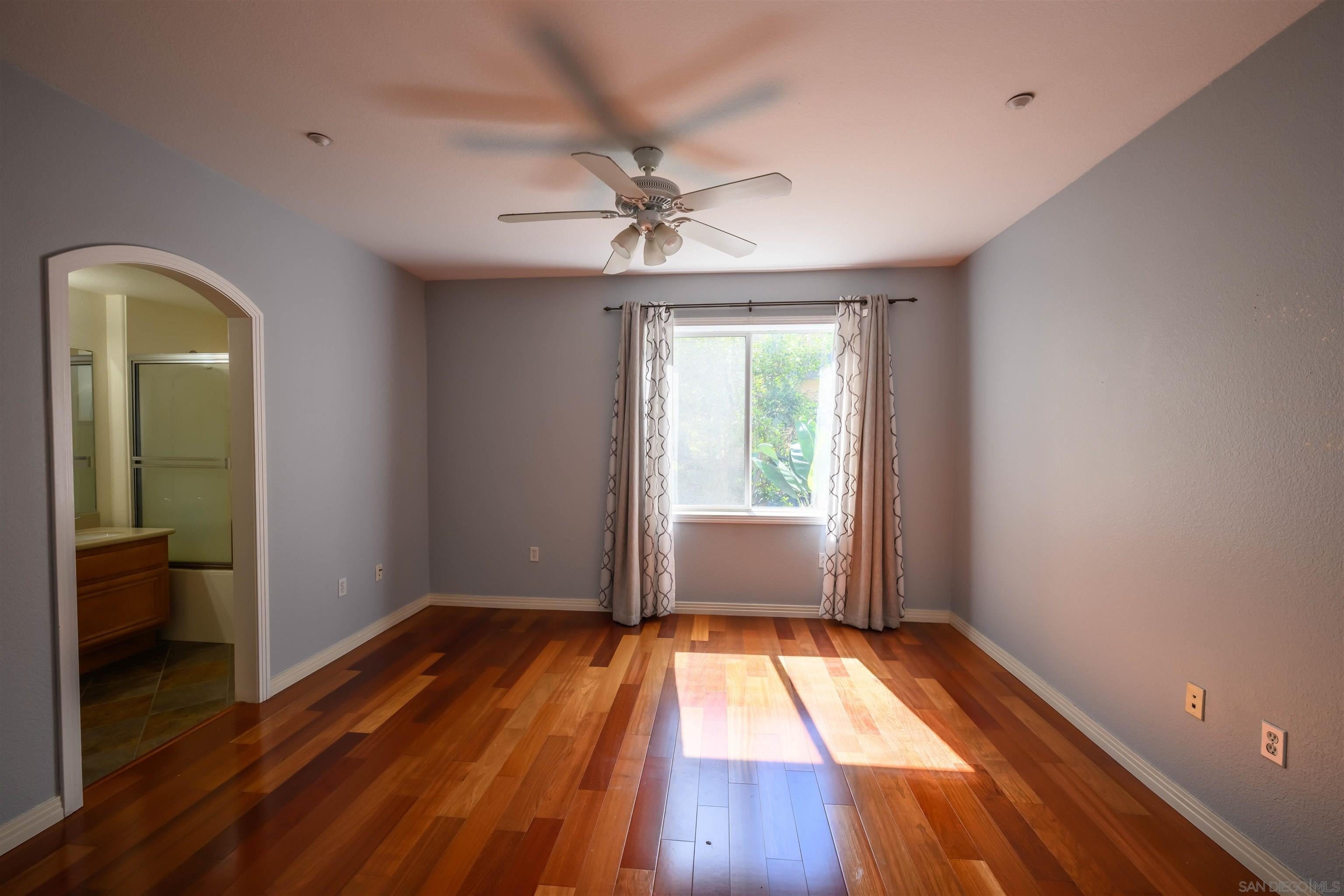 San Diego, California, 92101, United States, 2 Bedrooms Bedrooms, ,3 BathroomsBathrooms,Residential,For Sale,1713203