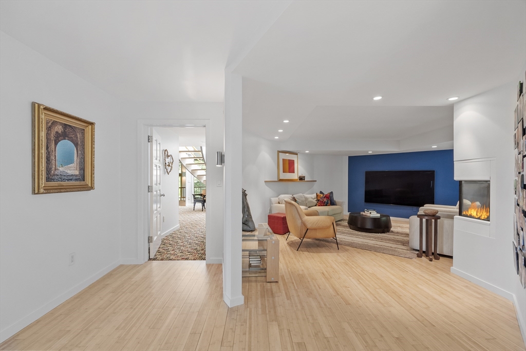 Carlisle, Massachusetts, 01741, United States, 4 Bedrooms Bedrooms, ,5 BathroomsBathrooms,Residential,For Sale,1874454
